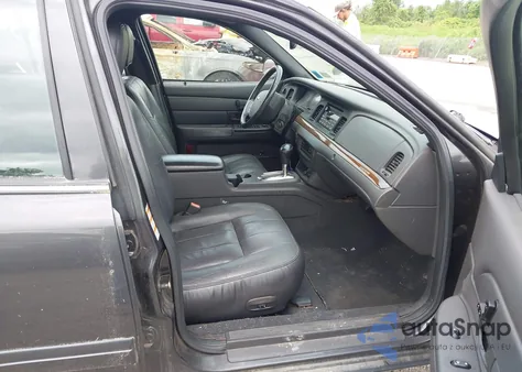 2005 Ford Crown Victoria Lx/Lx Sport z USA, uszkodzony, nr VIN 2FAHP74W95X113062